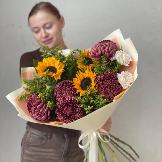 Букет в осеннем настроении: хризантемы Бигуди и подсолнухи 🌻