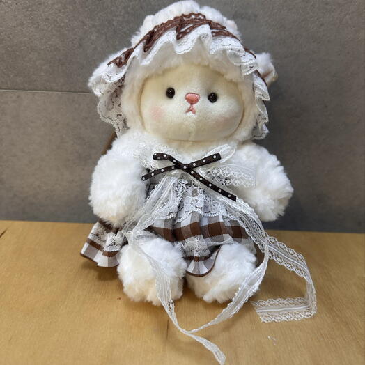 Мягка игрушка овечка в коричневом платье