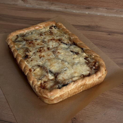 Пирог с баклажаном и сырами