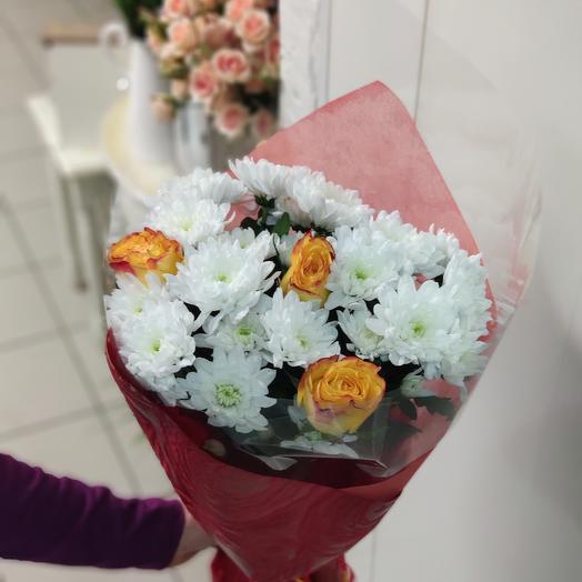Bouquet of roses and chrysanthemums
