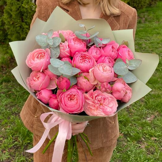 Lush mono peony roses