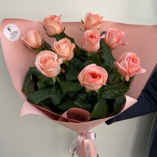 9 peony-shaped roses