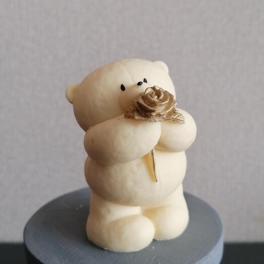 Oso de chocolate con rosa