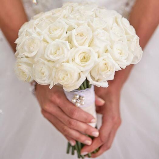 Ramo de novia de rosas blancas