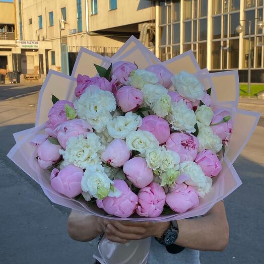 Букет из пионов