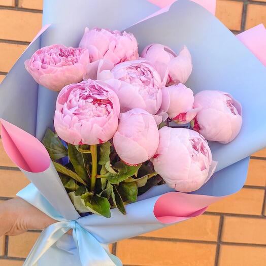 ✅ Bouquet of peonies