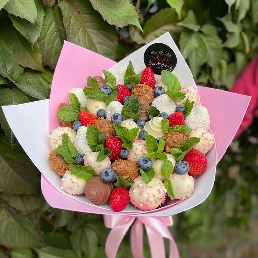 Букет из клубники в бельгийском шоколаде, Цветы и подарки в Москве ...