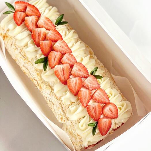 Меренговый рулет с клубникой
