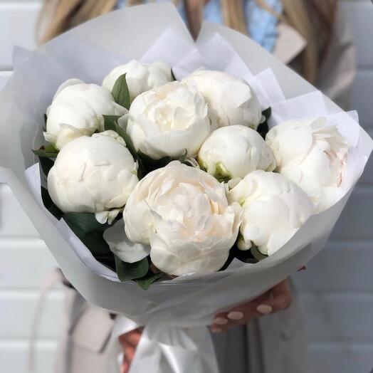 Bouquet of 9 white peonies
