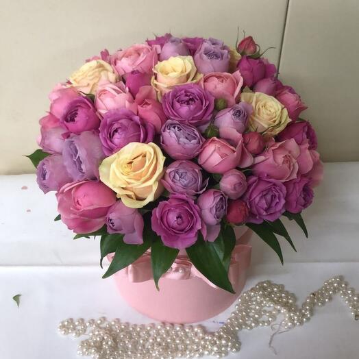 Caja de rosas en forma de peonía