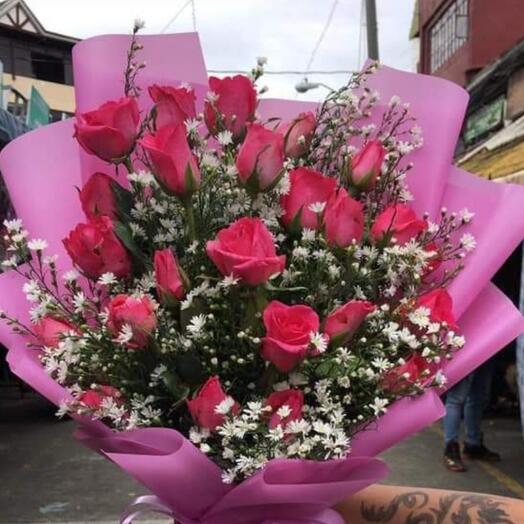 Dark pink roses bouquet