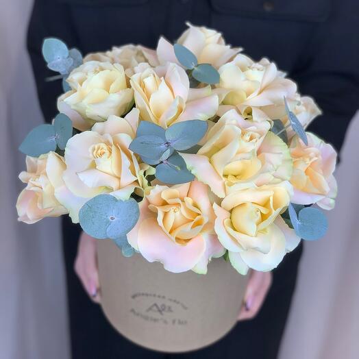 067_composition of roses and eucalyptus in a hatbox
