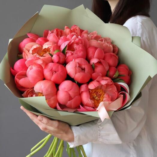 Букет из 25 пионов "CORAL AMOUR"