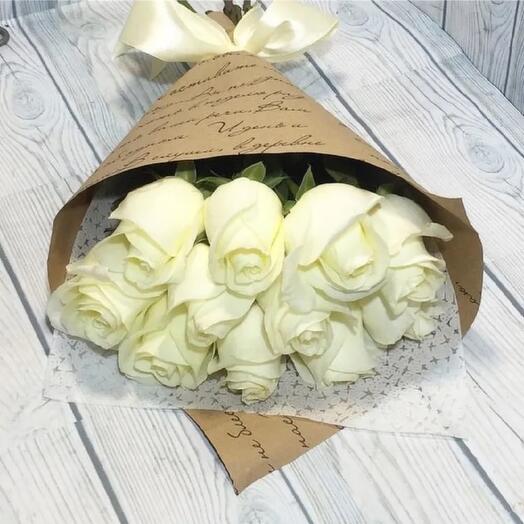 11 rosas blancas