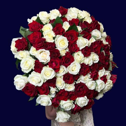 Bouquet of 101 red and white roses