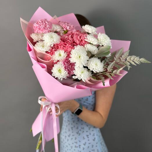 Ramo "Rosa" con hortensias, Dianthus, crisantemo arbusto