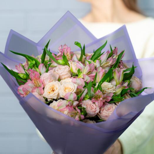 Букет с кустовой кремовой розой и альстромерией N51, Цветы Троицк ...