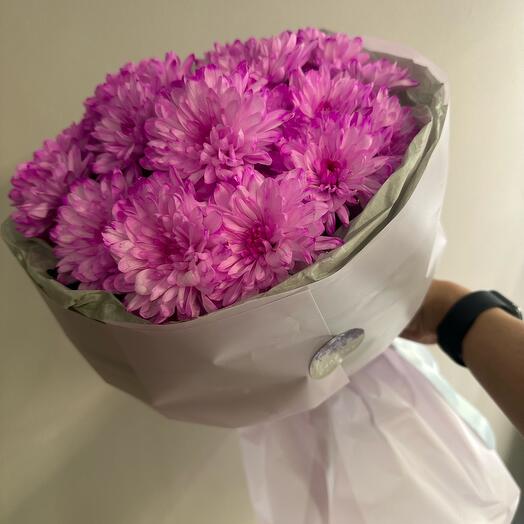 Monobucket made of bush chrysanthemums