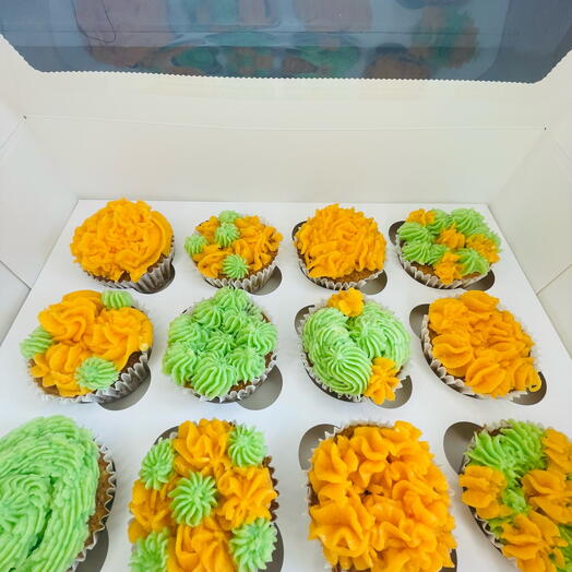 Set of 12 cupcakes