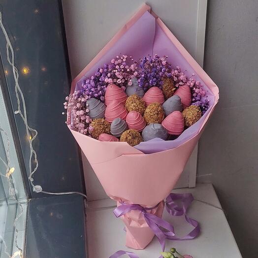 Букет с клубникой в шоколаде и гипсофилой 💜Клубника в шоколаде 🍓Пиономания