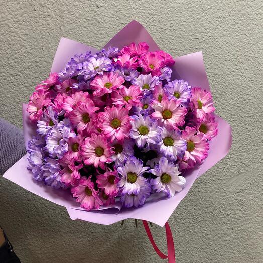 Bouquet of pink and lavender daisies