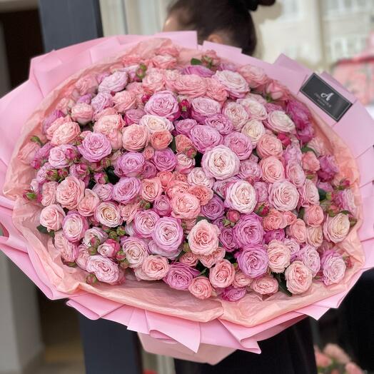 Bouquet Giant No. 1 of peony-shaped bush roses