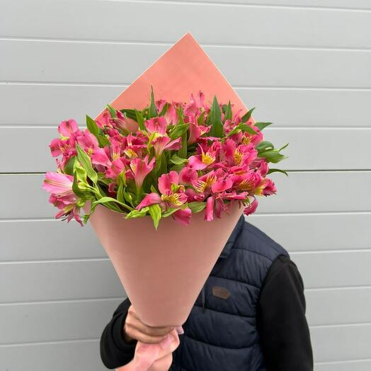 Bouquet of pink alstroemeria
