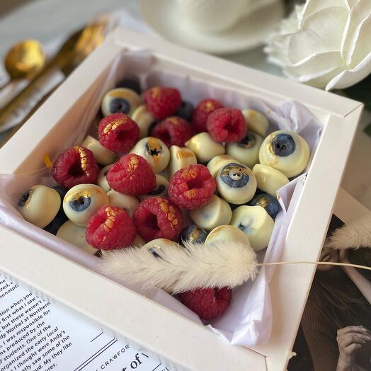 Chocolate-covered raspberries and blueberries