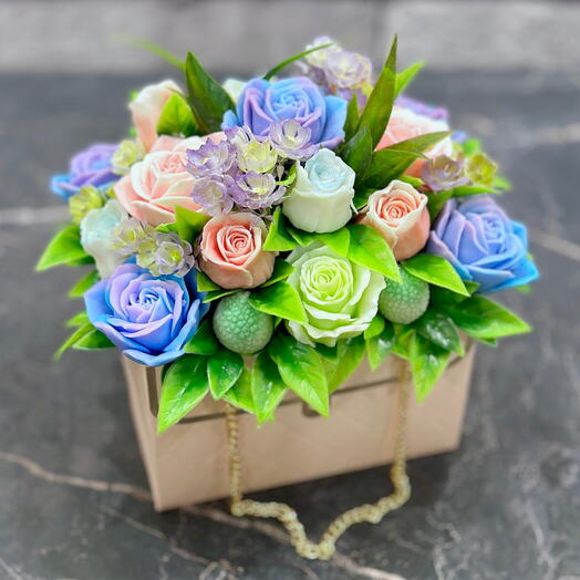 Flores de jabón en un bolso rosa