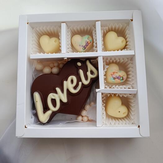 Набор шоколада "love is"