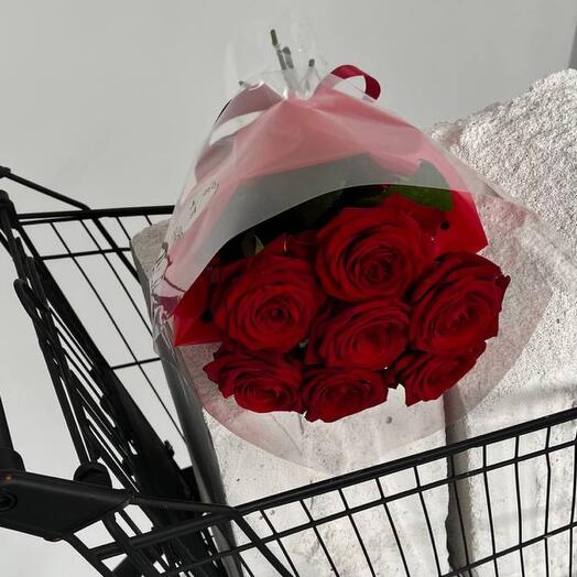 Burgundy monobucket of roses FT047