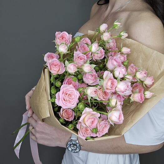 Букет кустовой розовой розы "Женский сад"