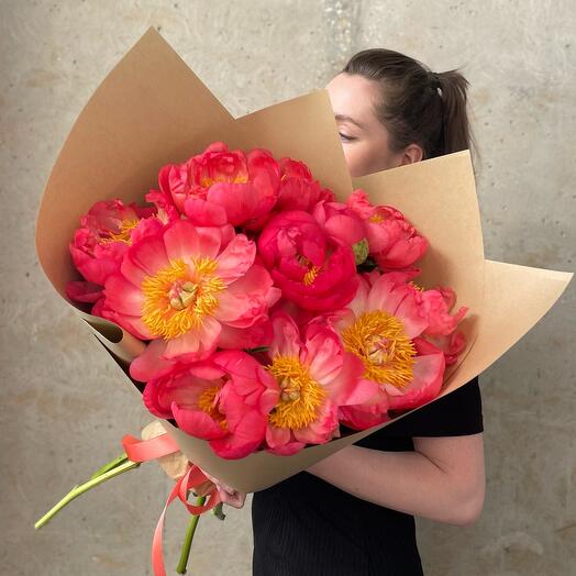 Коралловые пионы в крафте