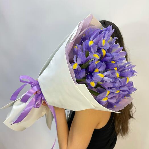 Букет ирисы 13