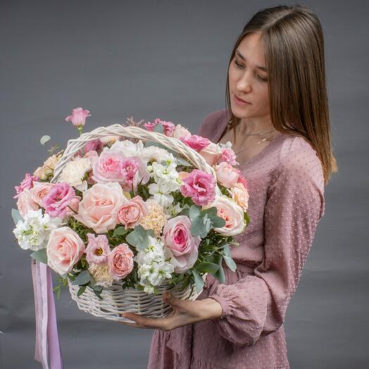 Корзина из множества цветов