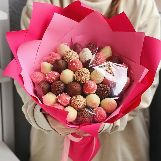 Букет из клубники в шоколаде «Мадонна» маме, сестре, подруге, бабушке, коллеге