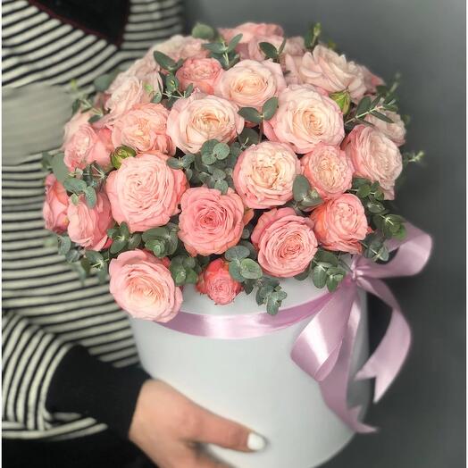 Роза кустовая в коробке
