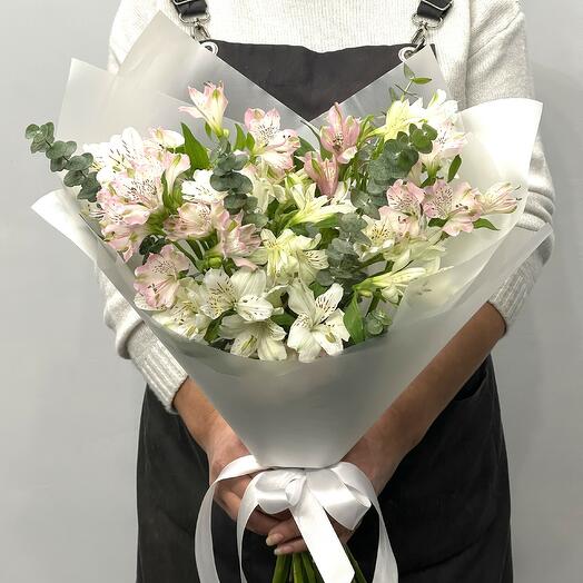 Ramo de alstroemeria con eucalipto
