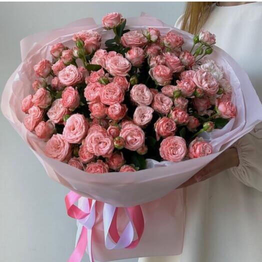 Изысканный букет кустовых роз - Эликсир прелести и утонченности