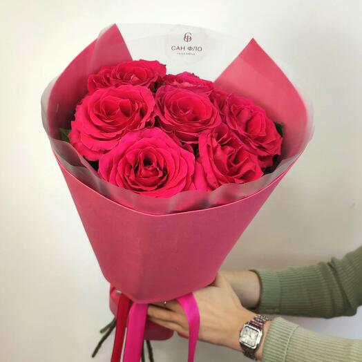 Букет из 7 малиновых крупных роз