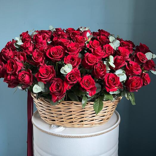 Корзина с цветами 101 роза