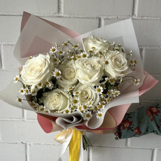 "For her" - white roses and daisies