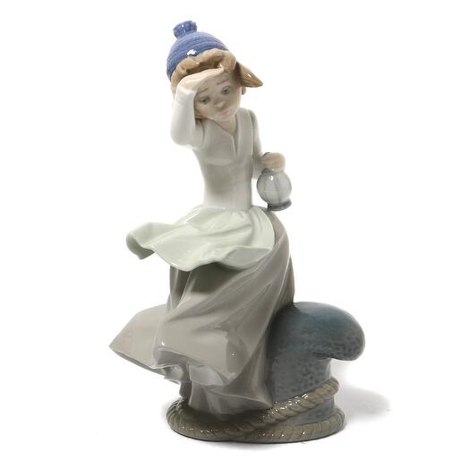 Фарфоровая фигура "Девочка у моря". Испания, NAO by Lladro