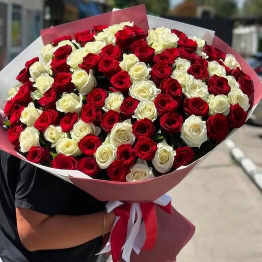 Букет из роз "Красно- белая мечта"