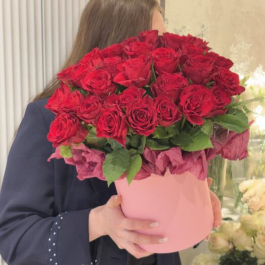 51 роза в коробке