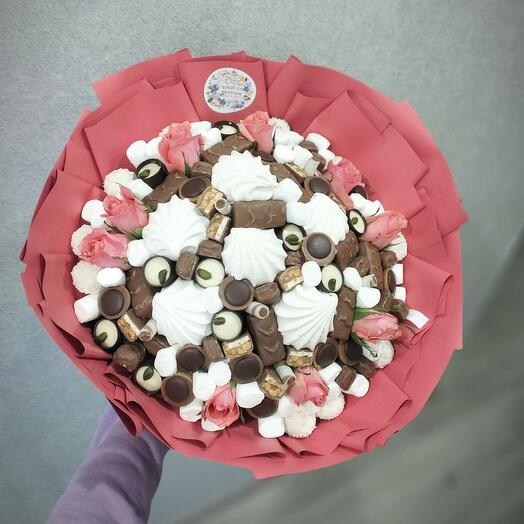 Сладкий букет с розами