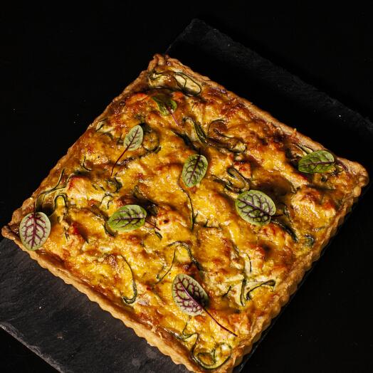 Киш лорен с форелью и лепестками цукини