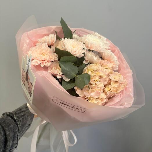 Нежный букет с гортензией и хризантемой 💛