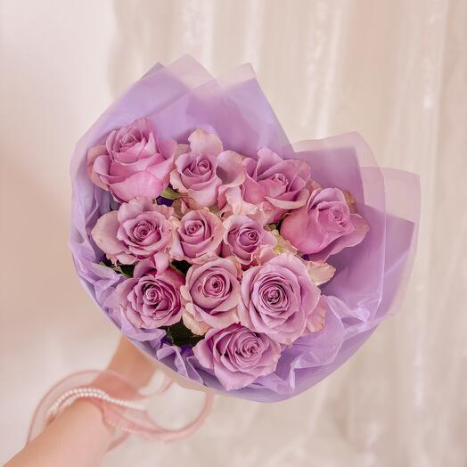 Букет из 11 лиловых роз in purple