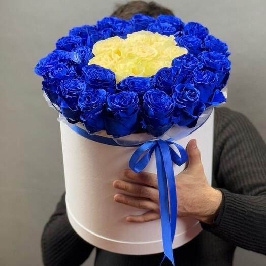 Синяя роза в шляпной коробке